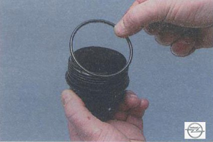Уплотнительное кольцо на крышке масляного фильтра на автомобиле Opel Astra
