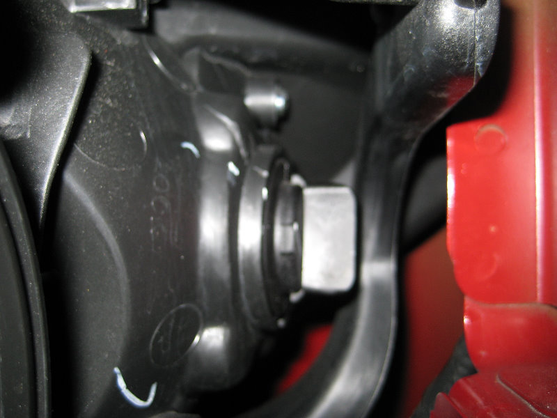 Повернуть лампу поворотника на Hyundai Santa Fe CM 2006-2012