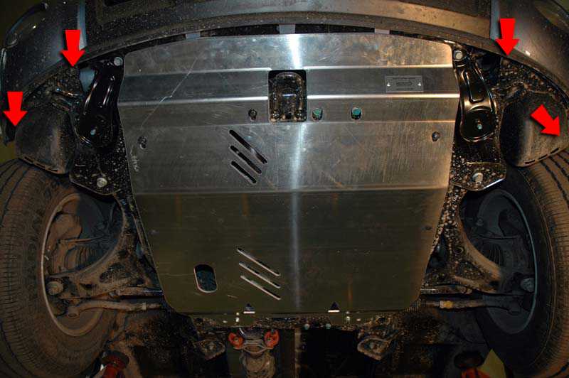 Открутить брызговик двигателя на Hyundai Santa fe CM 2006-2012