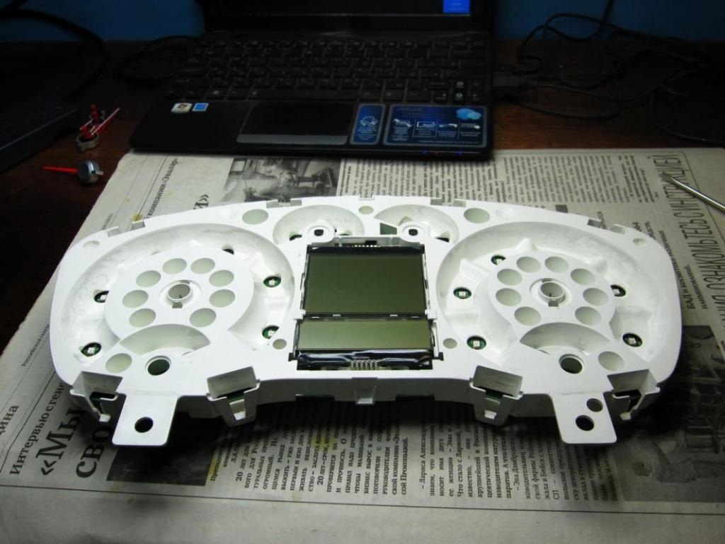 Месторасположение табла бортового компьютера панели приборов Ford Focus 2