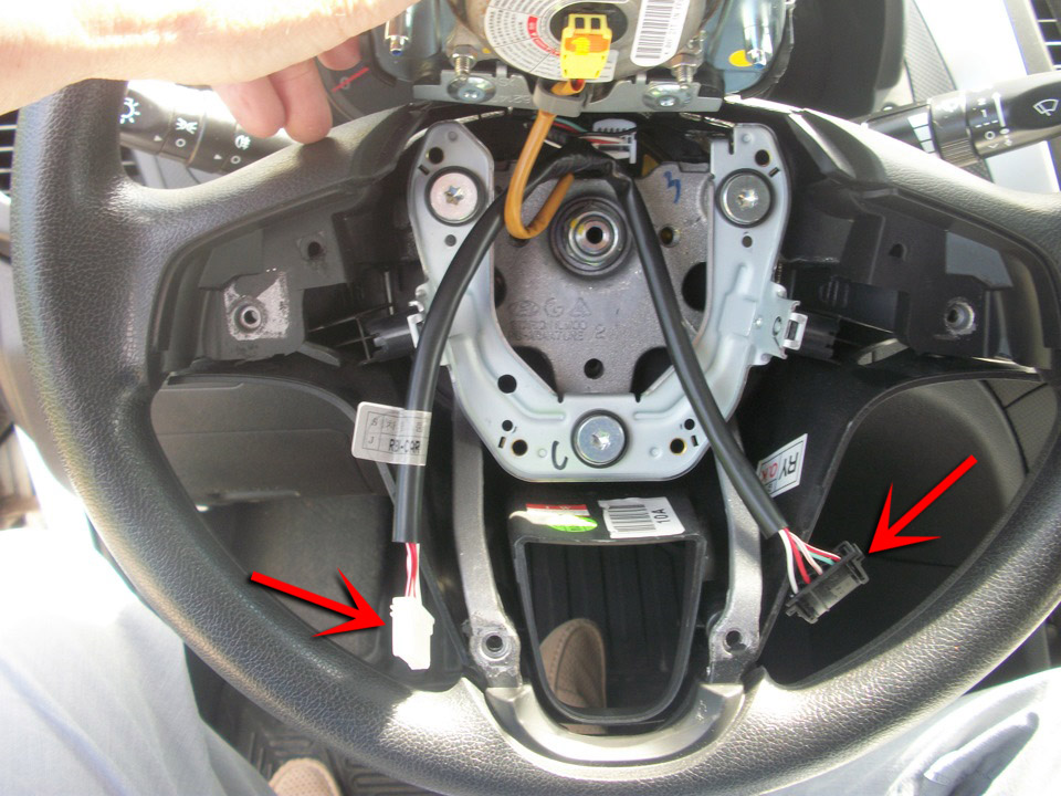 Подключение дополнительных кнопок на руль на автомобиле Hyundai Solaris 2010-2016