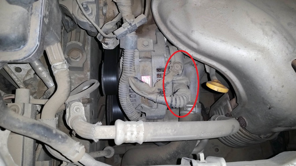 Крепления проводов на генераторе Toyota RAV4