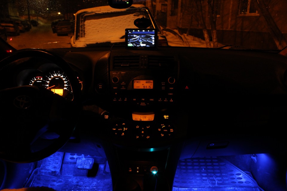 Подсветка ног в Toyota RAV4