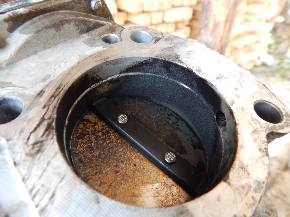 Масляный налет на внутренней стороне дроссельной заслонки Toyota RAV4