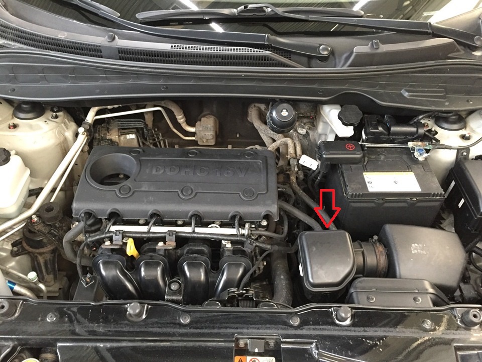 Расположение шлангов воздушного фильтра на автомобиле Hyundai ix35