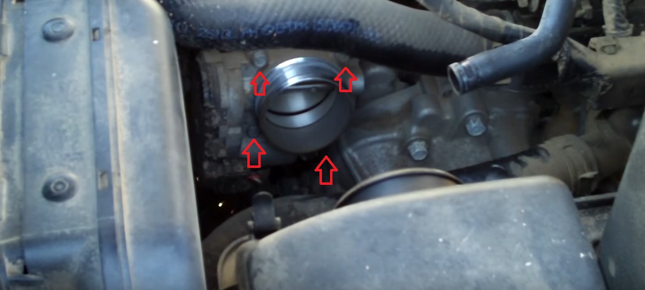 Расположение крепления дроссельного узла на автомобиле Hyundai ix35