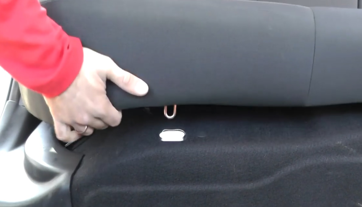 Фиксатор задней сидушки на автомобиле Hyundai ix35