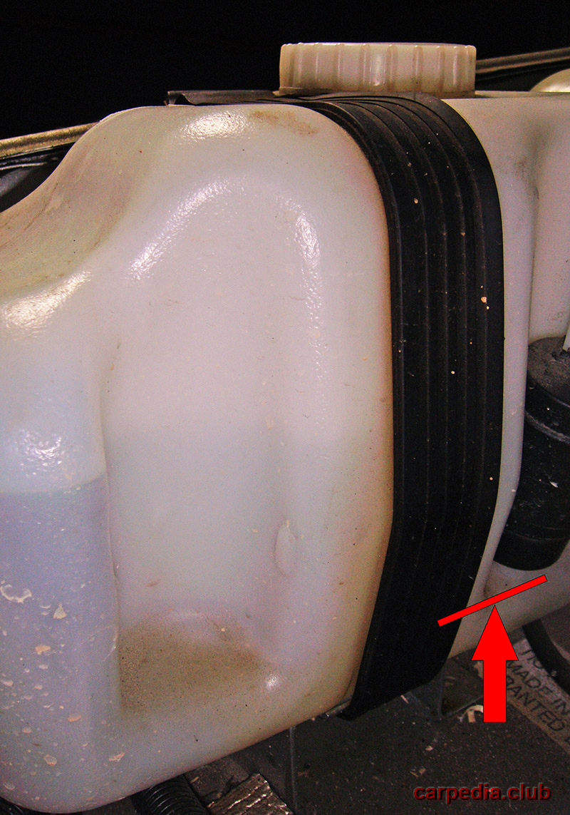 Критический уровень жидкости в бачке омывателя ветрового стекла Chevrolet Niva