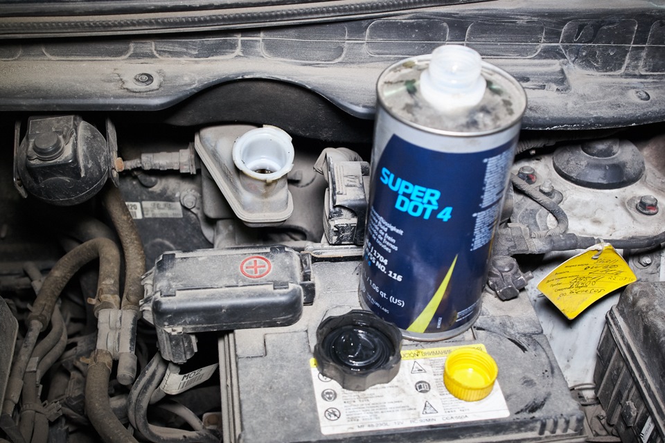 Долить тормозную жидкость на автомобиле Hyundai ix35
