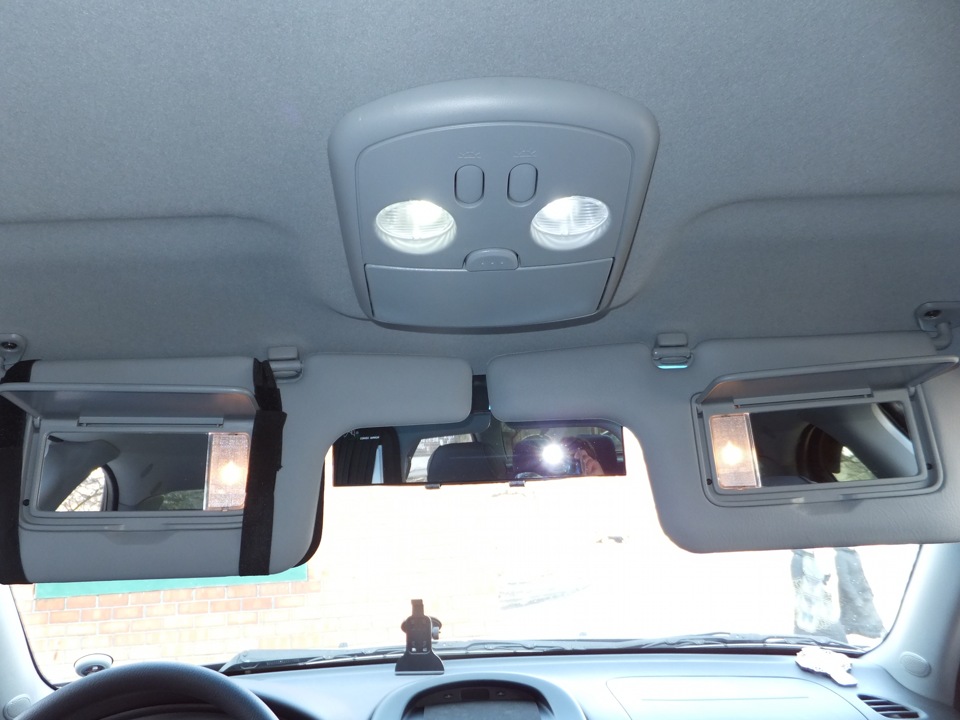 Плафоны направленного света Nissan Almera