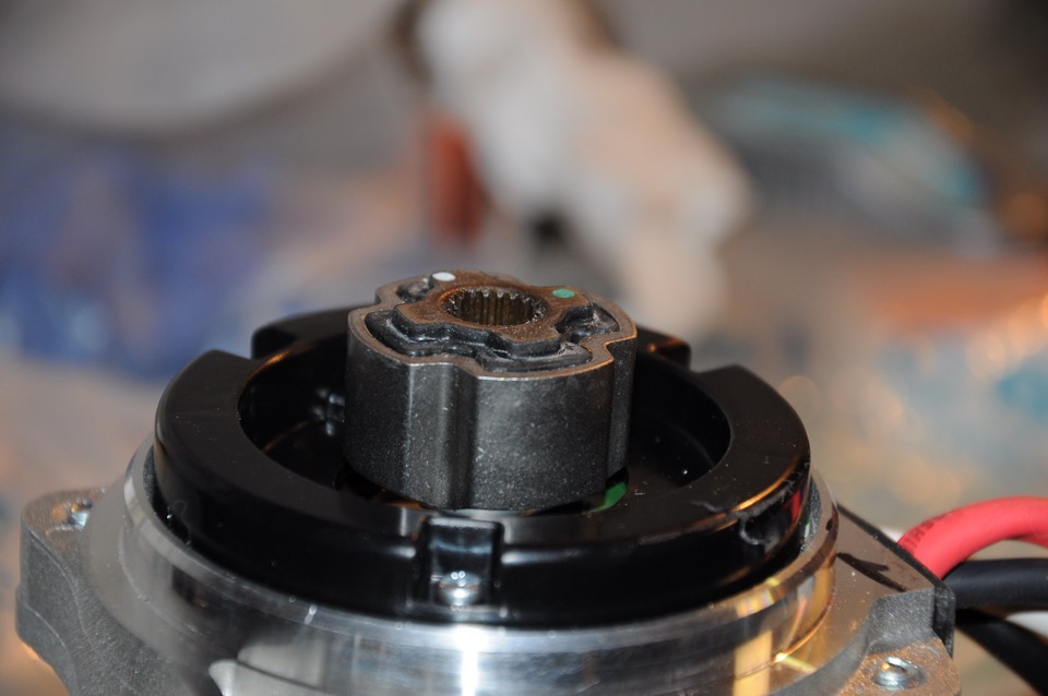 Установить демпфер двигателя электроусилителя руля с резинкой на автомобиле Hyundai ix35
