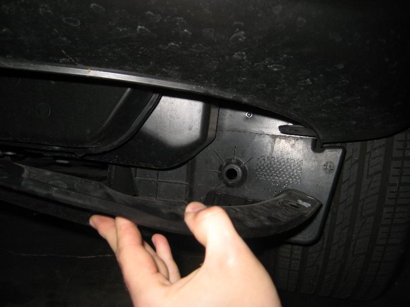Снять крышку противотуманной фары на автомобиле Hyundai Tucson 2014