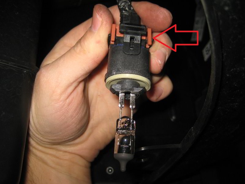 Колодка проводов плафона противотуманной лампы на автомобиле Hyundai Tucson 2014