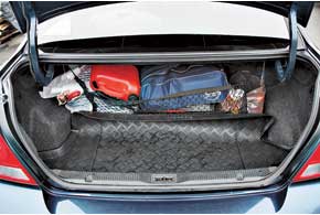 Открытый багажник Nissan Almera Classic