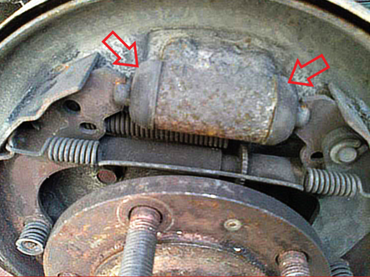 Пыльники цилиндра заднего тормозного механизма Mitsubishi Outlander I 2003 - 2008