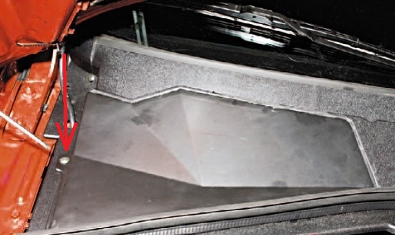 Размещение самореза крепления крышки салонного фильтра Chevrolet Niva