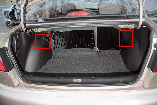 Места крышек для доступа к верхним опорам задних амортизаторов Chevrolet Lanos
