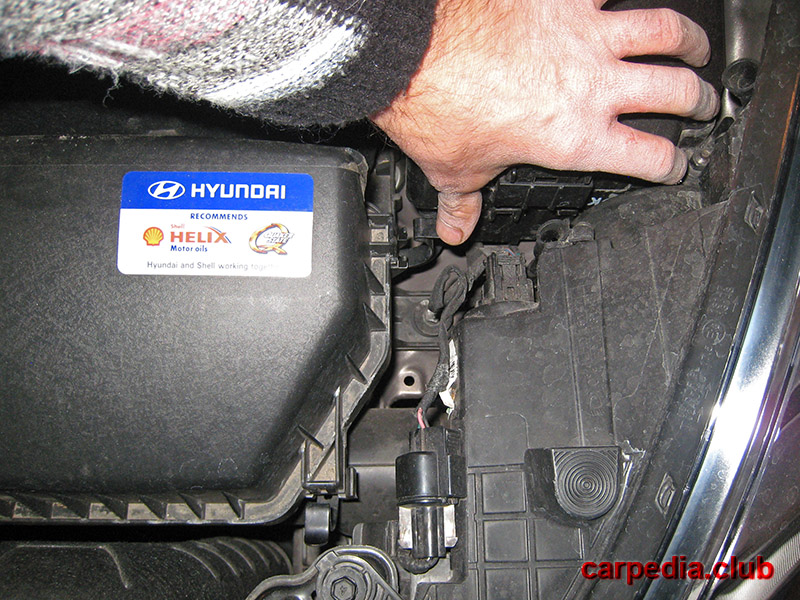 Задний фиксатор крышки воздушного фильтра Hyundai Elantra MD