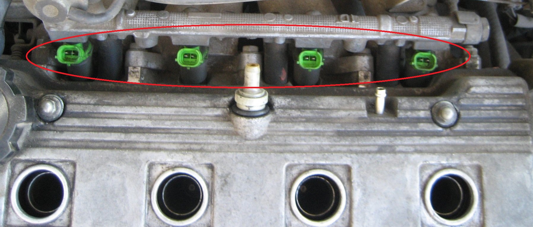 Разъемы питания форсунок инжектора двигателя Toyota RAV4