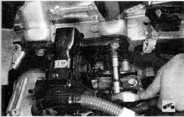 Болты крепления левой подушки двигателя к кузову Toyota RAV4