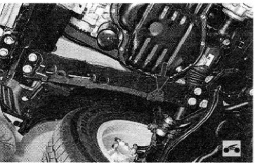 Фиксатор крепления правого бокового брызговика двигателя Toyota RAV4