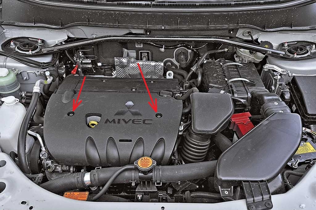 Размещение винтов крепления декоративного кожуха двигателя 4B12 и 4B11 Mitsubishi Outlander XL