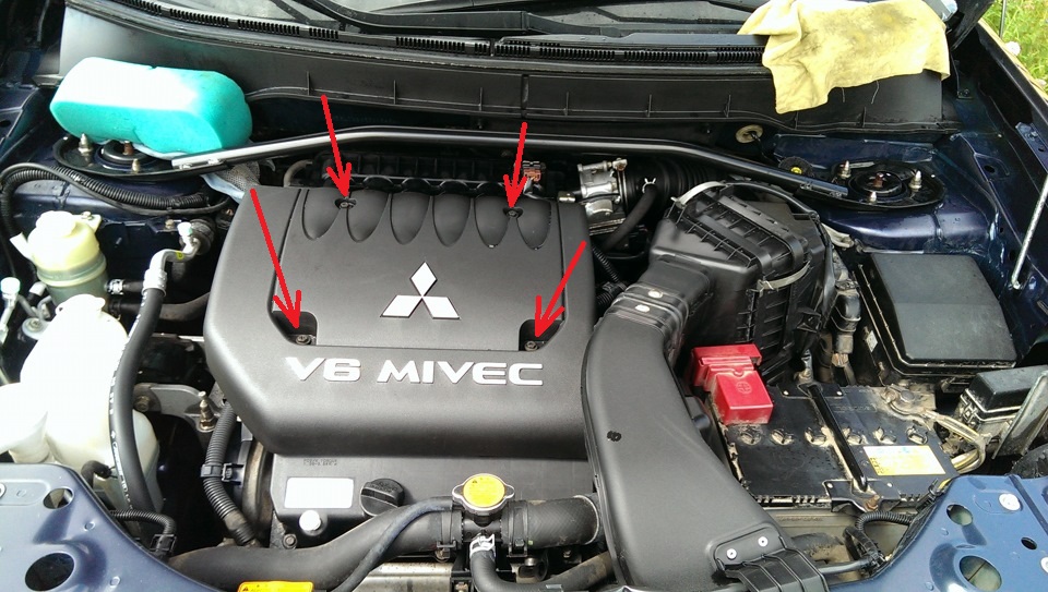 Размещение винтов крепления декоративного кожуха двигателя 6B31 Mitsubishi Outlander XL