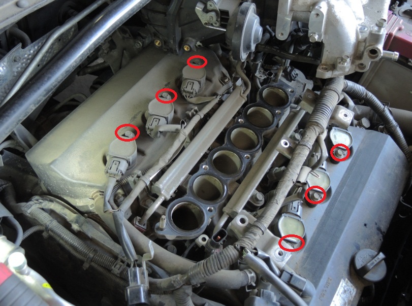 Размещение болтов крепления катушек зажигания двигателя 6B31 Mitsubishi Outlander XL