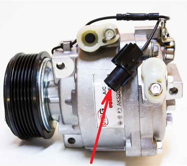 Размещение колодки проводов муфты компрессора кондиционера двигателя 4B12 Mitsubishi Outlander XL