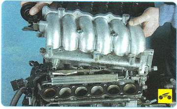 Снятие верхней части впускного коллектора с двигателя Mitsubishi Outlander XL II