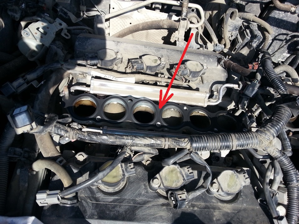 Размещение прокладки верхней части впускного коллектора двигателя 6B31 Mitsubishi Outlander XL