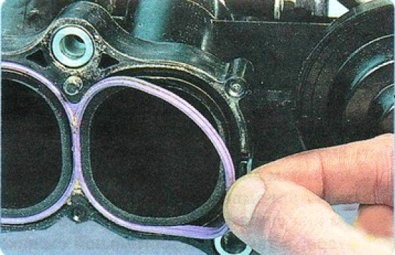 Снятие прокладки впускного коллектора и ресивера двигателя 6B31 Mitsubishi Outlander XL