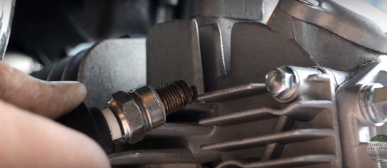 Проверка работы катушки зажигания двигателя Mitsubishi Outlander XL