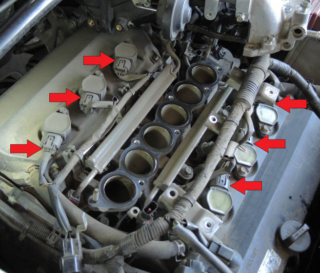 Размещение колодок жгутов проводов катушек системы зажигания двигателя 6B31 Mitsubishi Outlander XL