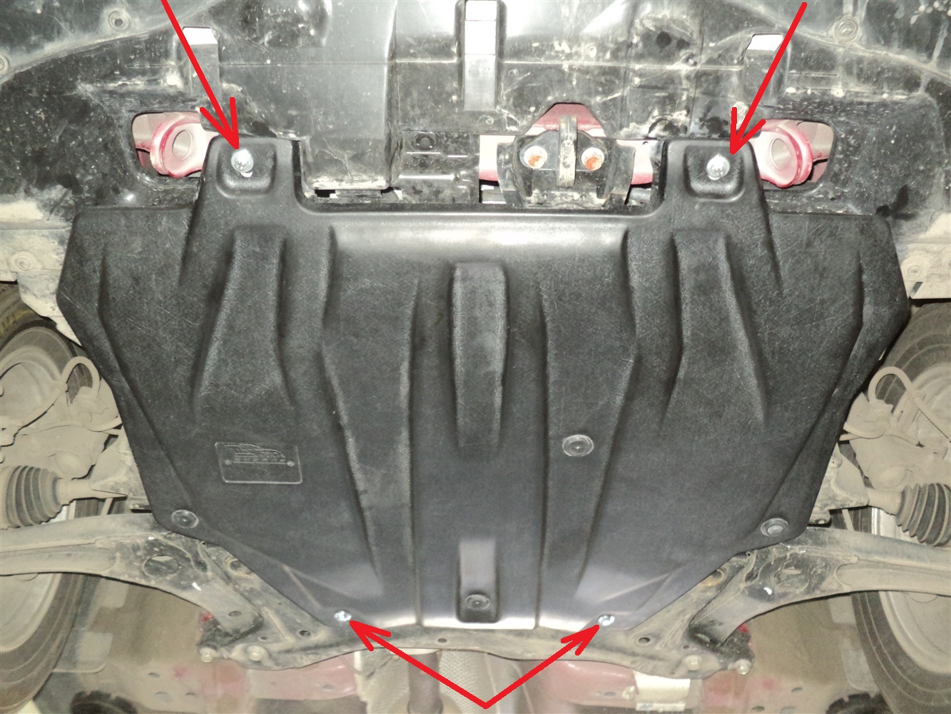 Установленная защита картера двигателя Mitsubishi Outlander XL