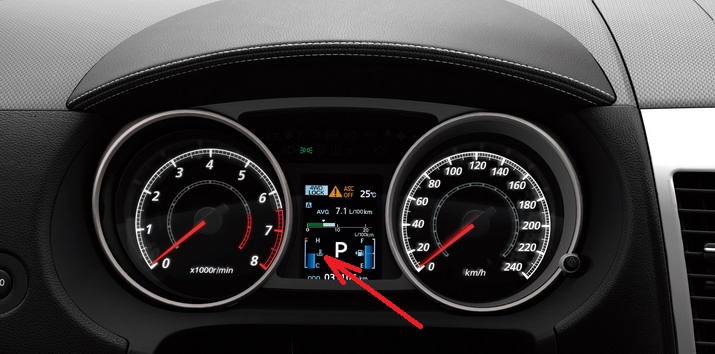 Размещение на панели приборов указателя температуры двигателя Mitsubishi Outlander XL