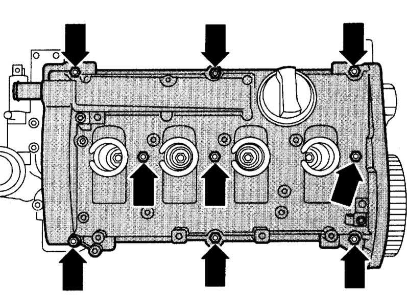 Снятие крышки головки цилиндров для проверки зазоров в приводе клапанов Audi A4 2