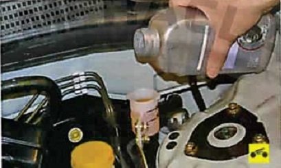 Доливка чистой тормозной жидкости Nissan Almera Classic