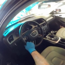 Проверка наличия люфта рулевого колеса Audi A4 2