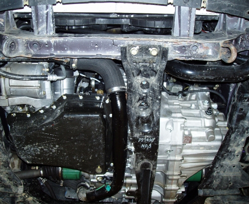 Вид снизу на двигатель со снятой защитой картера Peugeot 4007