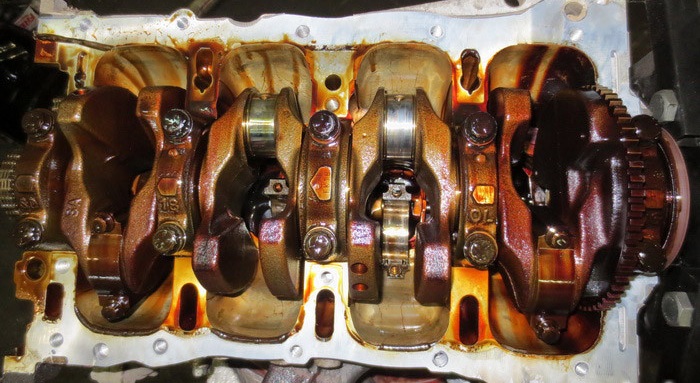 Коленчатый вал со снятыми шатунами двигателя 4B12 Citroen C-Crosser