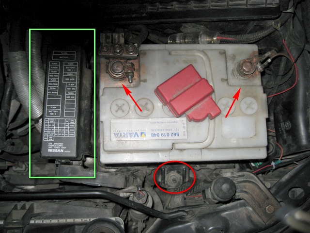 Аккумулятор и блок предохранителей Nissan Primera