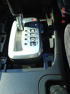 Селектор с демонтированной панелью Nissan Primera