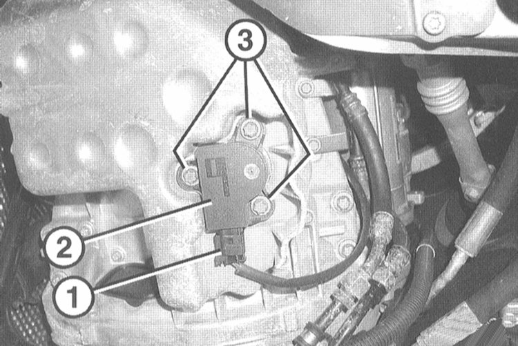 Снятие и установка датчика уровня масла Mercedes-Benz W203
