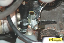 Выверните кран из корпуса редукционного клапана ГАЗ 31105 Волга