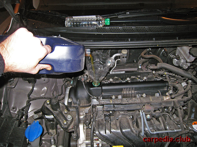 Залить моторное масло на автомобиле Hyundai Elantra J5 MD