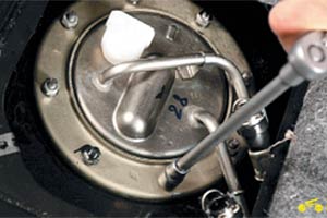 Снятие и установка модуля топливного насоса Chevrolet Niva