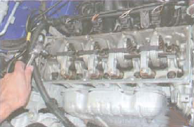Ослабление затяжки болтов клапанных приводных коромысел Renault Logan