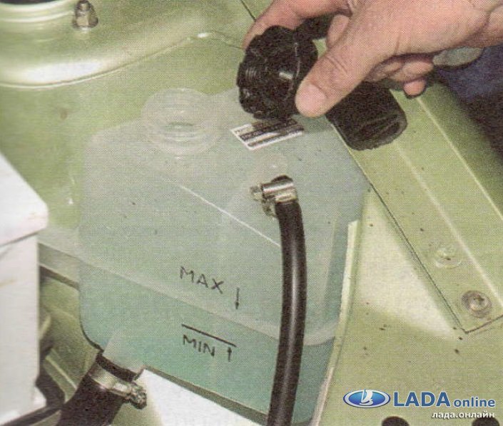 Сброс давления в системе охлаждения Lada Largus