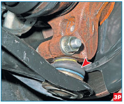 Проверка состояния защитных чехлов шаровых опор передней подвески Lada Largus 